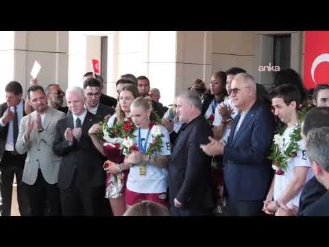 Milletler Ligi şampiyonu A Milli Kadın Voleybol Takımı yurda döndü #Canlı