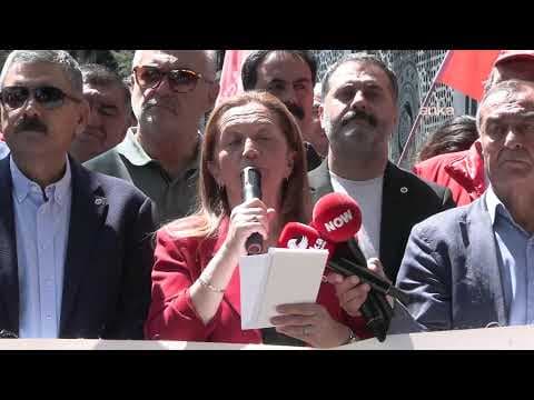 Arzu Çerkezoğlu ve sendika üyeleri, Çalışma ve Sosyal Güvenlik Bakanlığı önünde açıklama yapıyor