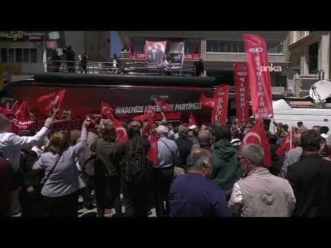 Özgür Özel'in bayramlaşma programı için yurttaşlar CHP Ankara İl Başkanlığı önünde toplanıyor #Canlı