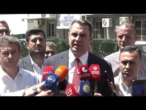 CHP İzmir İl Başkanı Çağatay Güç, İl Emniyet Müdürlüğü Yeşilyurt Binası önünde açıklama yapıyor