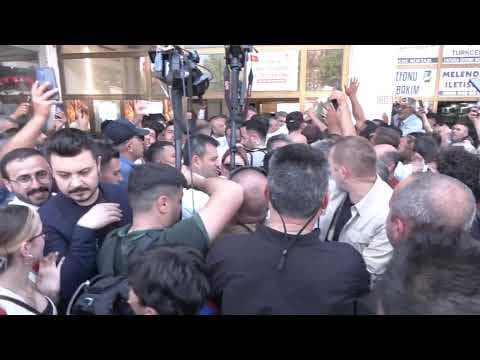 Özgür Özel, çiftçi kadınlarla bir araya gelerek ekmek fırınının açılışını gerçekleştiriyor Canlı