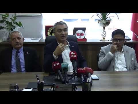 CHP Sözcüsü Müslim Sarı, partisinin Batman İl Başkanlığı’nda basın toplantısı düzenliyor