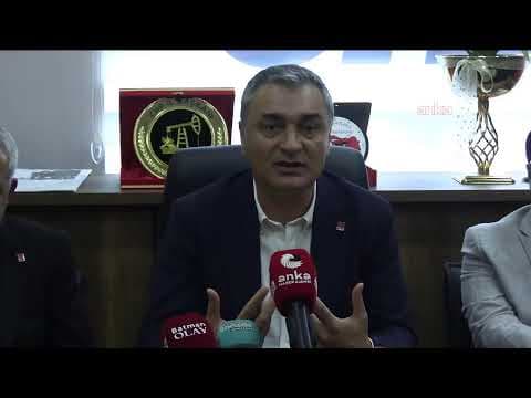 CHP Sözcüsü Müslim Sarı, partisinin Batman İl Başkanlığı’nda basın toplantısı düzenliyor