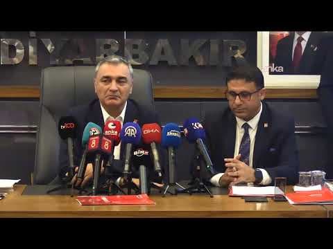CHP Sözcüsü Müslim Sarı, partisinin Diyarbakır İl Başkanlığı’nda basın toplantısı düzenliyor #Canlı