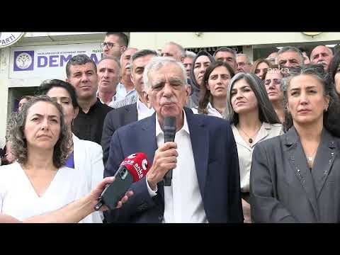 Yerine kayyım atanan DEM Partili belediye eş başkanları Mardin'de açıklama yapıyor #Canlı