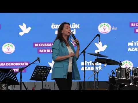 DEM Parti Eş Genel Başkanı Tülay Hatimoğulları, Mersin'de düzenlenen "Özgürlük Mitingi"nde konuşuyor