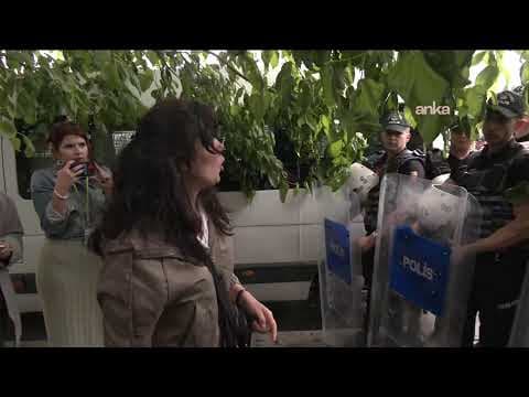 Grevdeki özel sektör öğretmenlerine Çalışma ve Sosyal Güvenlik Bakanlığı önünde polis müdahalesi