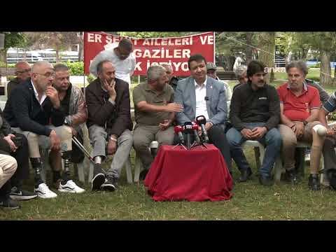 Saadet Partisi Genel Başkanı Mahmut Arıkan, oturma eylemi yapan şehit ailelerini ziyaret ediyor
