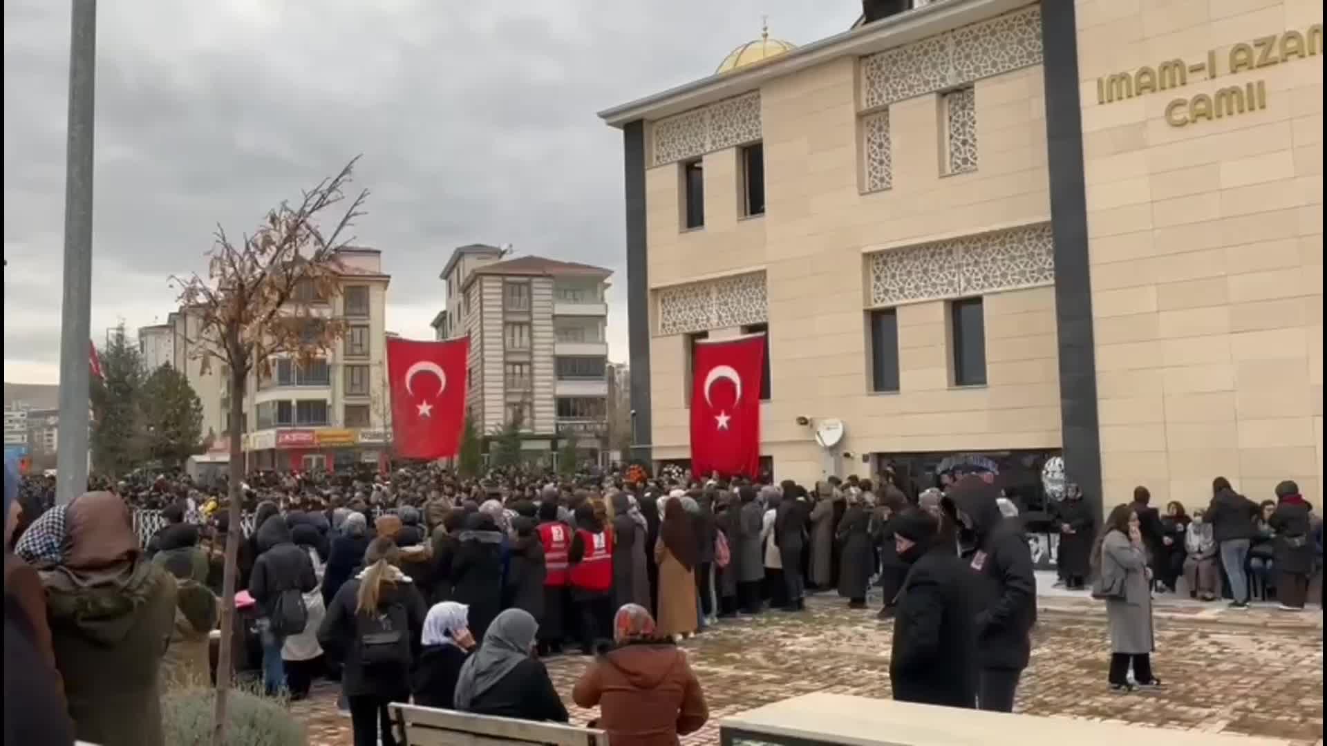 Şehİt Kemal Aslan Memleketİ ElaziĞ Da Son YolculuĞuna UĞurlandi