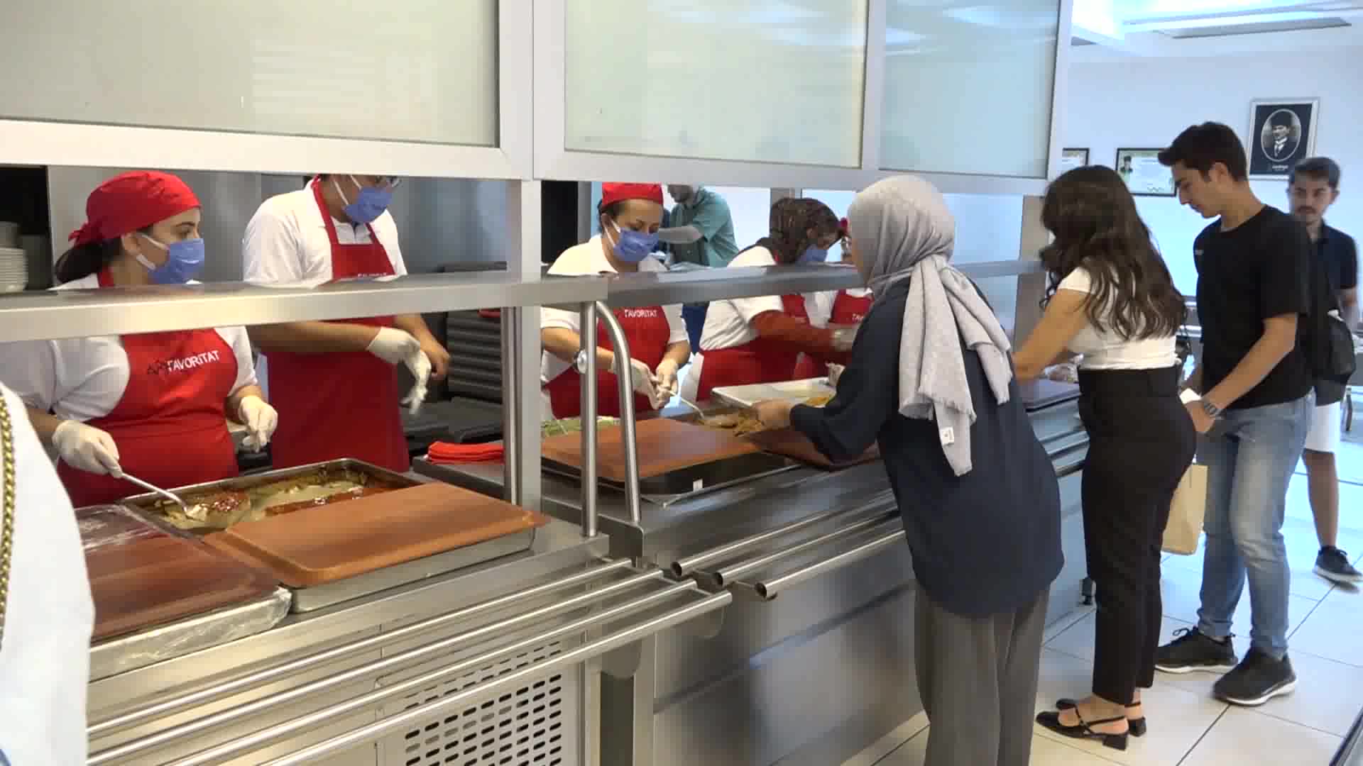 Çankaya Belediyesi'nin üniversite öğrencilerine yönelik ücretsiz yemek uygulaması kaldığı yerden devam ediyor