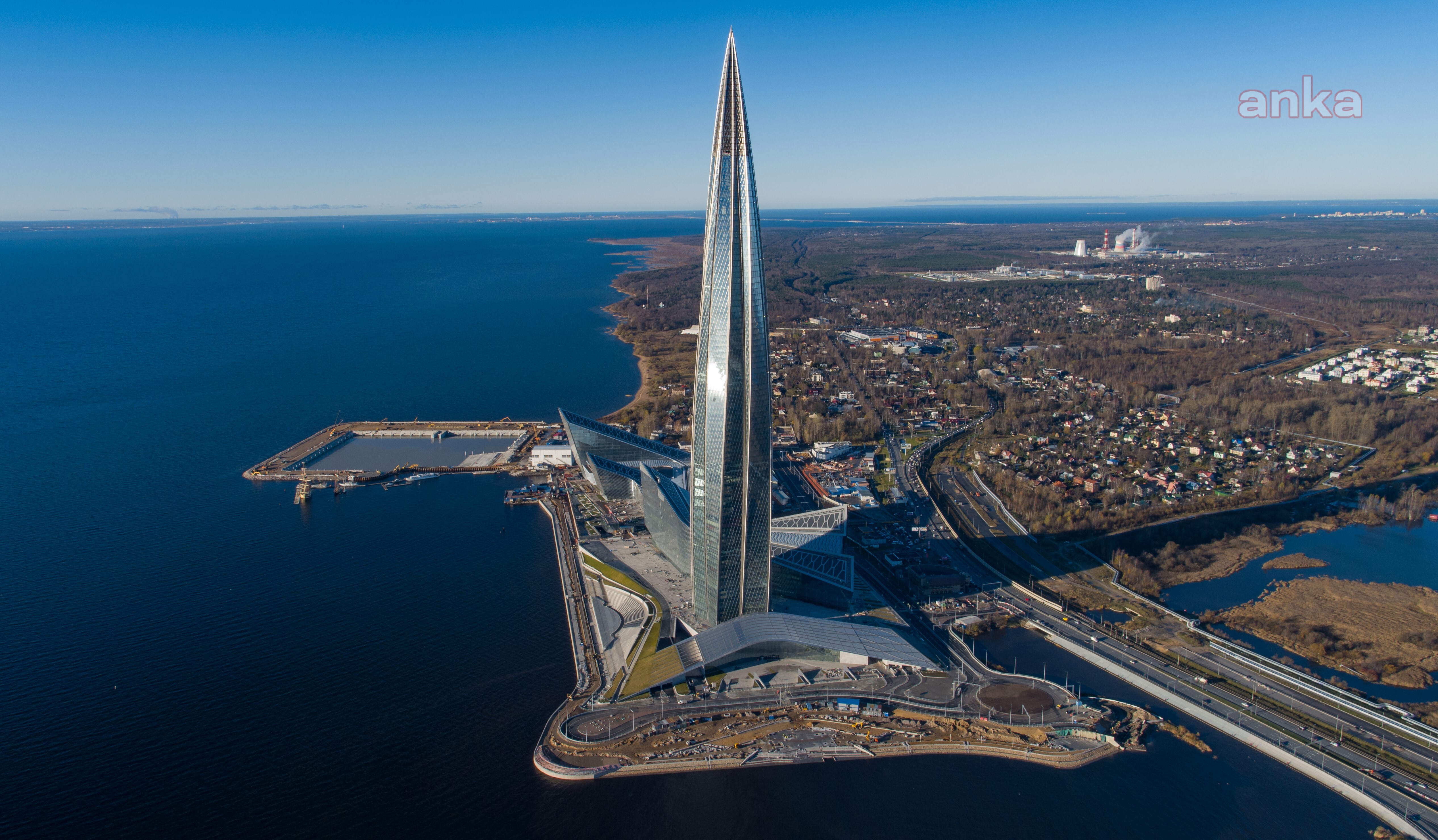 Лахта-центр в Санкт-Петербурге вид сверху