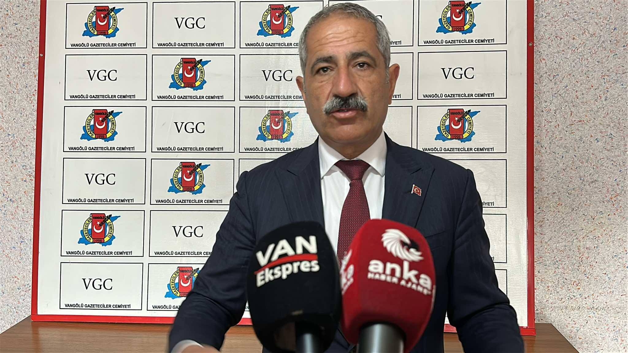 CHP’nin “Millet İradesine Sahip Çıkıyor” mitingi...Adalar Belediye Başkanı Akpolat: “Kayyumların yerine mazbatalar belediye başkanlarına iade edilmelidir"