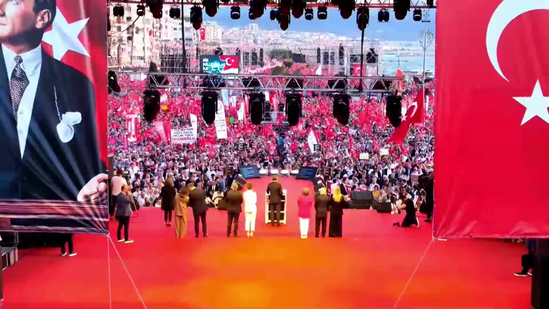 CHP'nin İzmir'de "Millet İradesi'ne Sahip Çıkıyor" mitingi… Özgür Özel:  “İktidar bugün Silivri'yi muhaliflerin hapsedildiği toplama kamplarına  dönüştürmüştür”