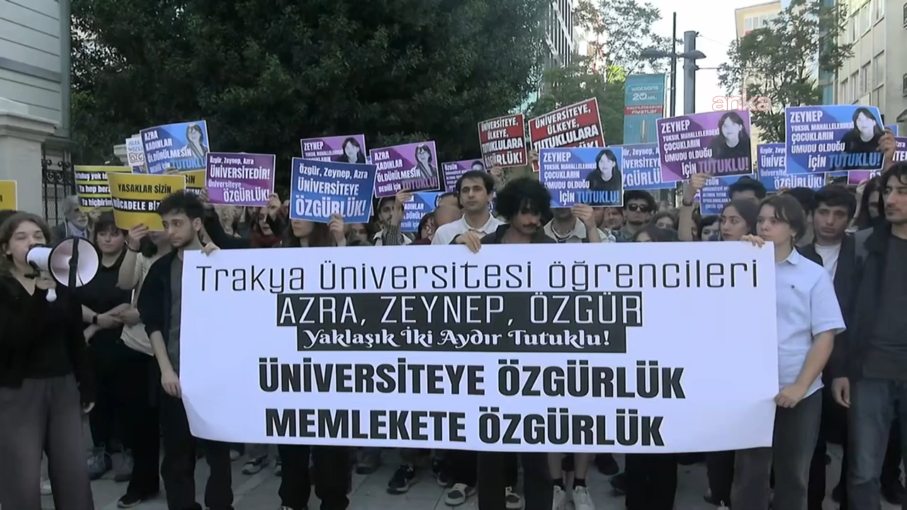 Gençler Edirne’de tutuklu bulunan arkadaşları için Kadıköy’de bir araya geldi: “Üniversite gençliği olarak, ülke monarşiye dönmesin diye mücadele ediyoruz”