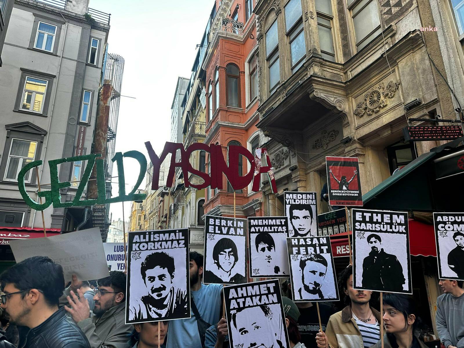 Taksim'de Gezi Direnişi anmasında gözaltına alınanlardan 2 kişi için tutuklama, 10 kişi için adli kontrol talebi