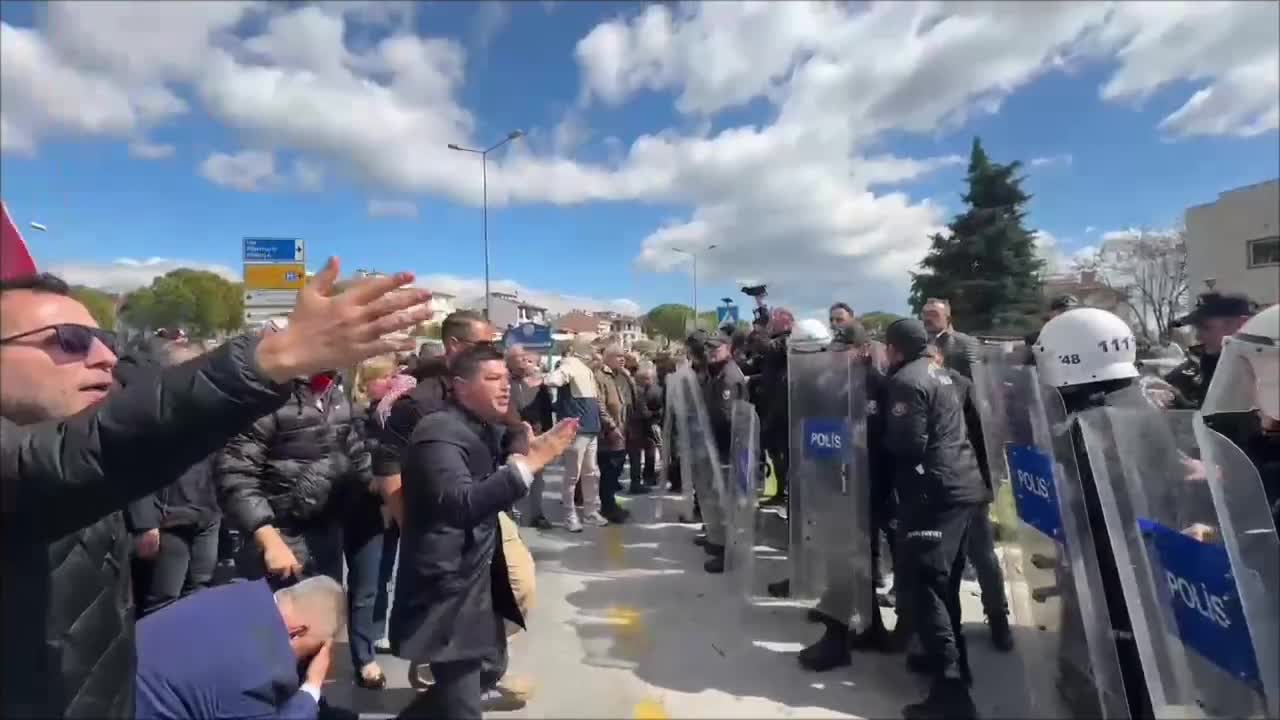 Marmaris Belediye Başkanı Acar Ünlü'ye, 19 Mart eylemi nedeniyle dava açıldı