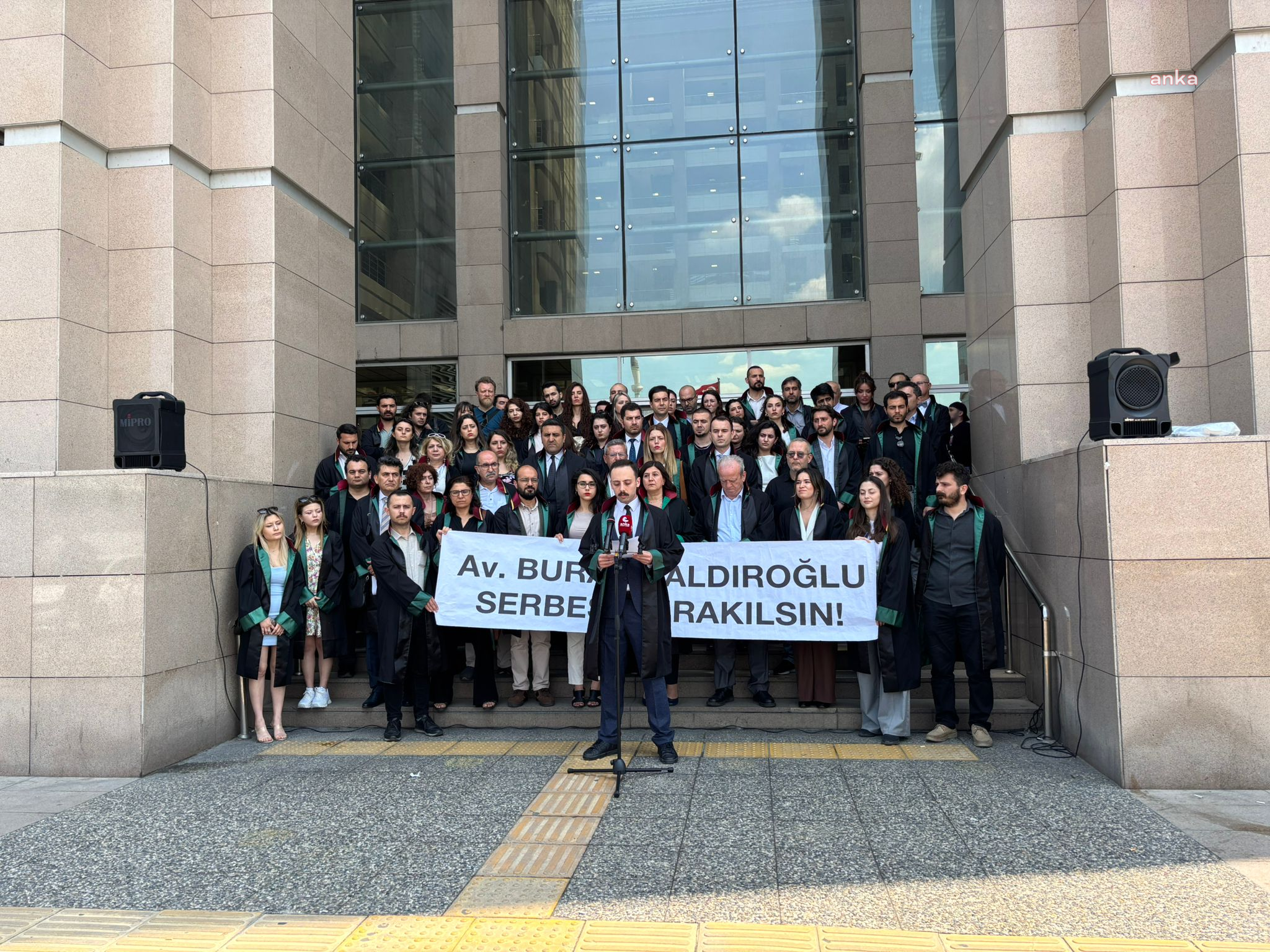 25 gündür tutuklu bulunan Saldıroğlu’nun avukatları: “Adalet Bakanlığı’na buradan açıkça sesleniyoruz: Derhal yazınızın maksadını açıklayın”