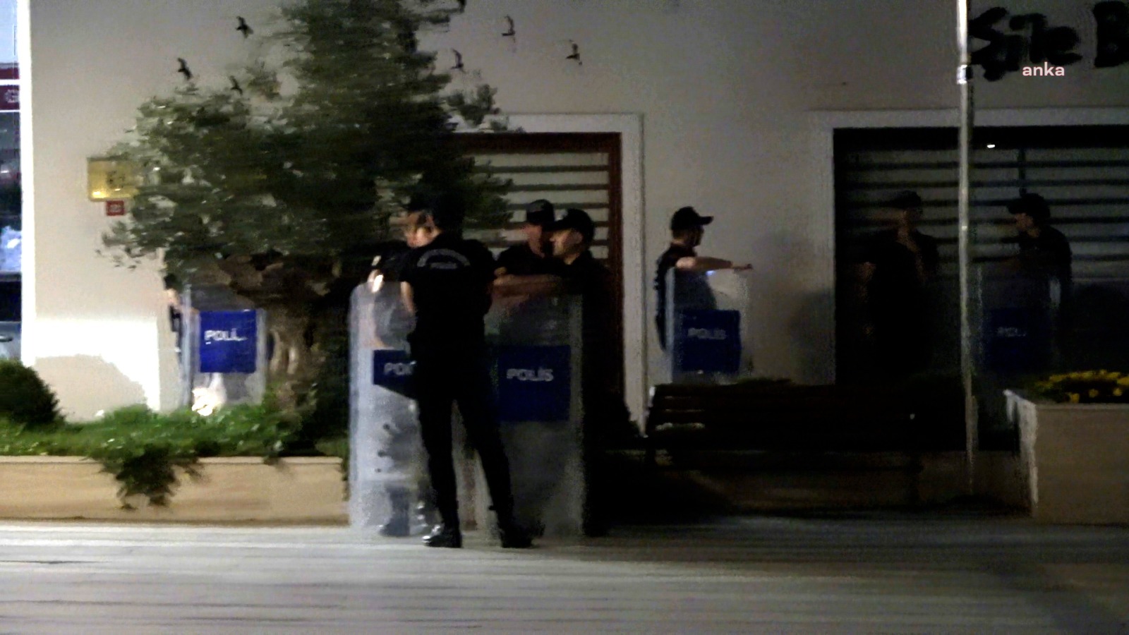 Şile Belediye Başkanı Özgür Kabadayı şafak operasyonu ile gözaltına alındı