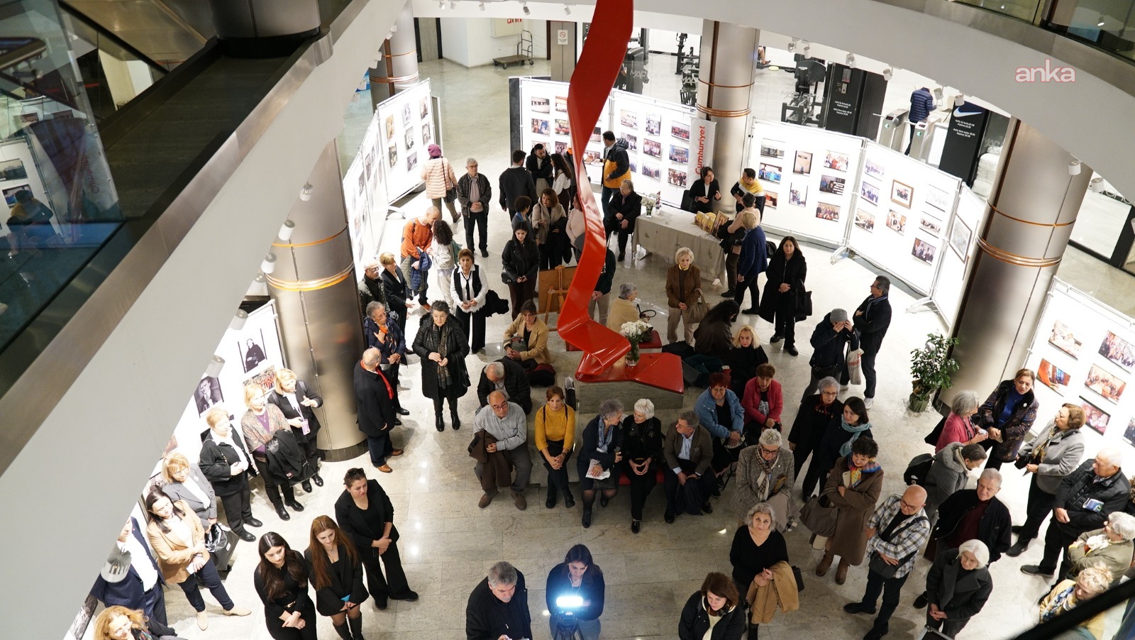 "Güneş Umuttan Şimdi Doğar" fotoğraf sergisi açıldı