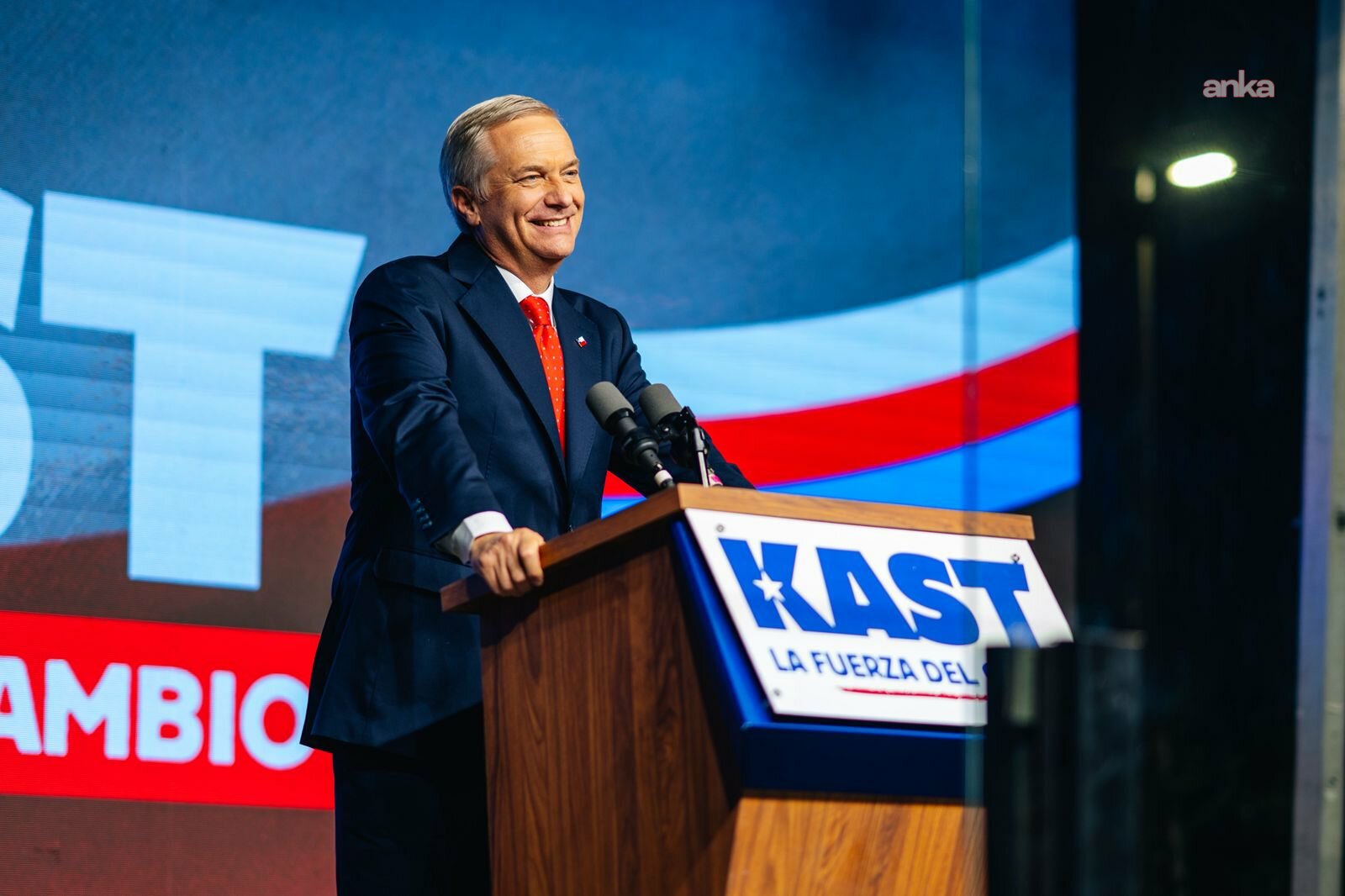 Şili'de devlet başkanlığı seçimlerinin ikinci turunu Jose Antonio Kast kazandı