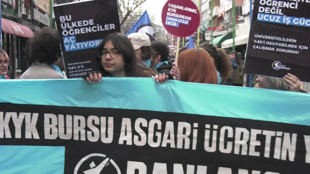 Meclis’e yürümek isteyen öğrencilere müdahale: 10 öğrenci gözaltına alındı