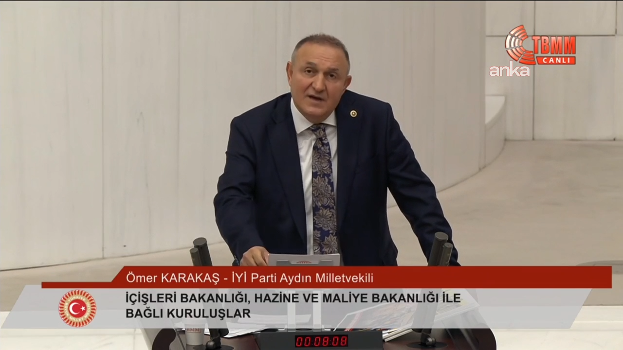 İYİ Partili Ömer Karakaş'tan Mesud Barzani tepkisi: Peşmergeleri kollarında sözde kürdistan paçavralarıyla görürken hiç utanmadınız mı