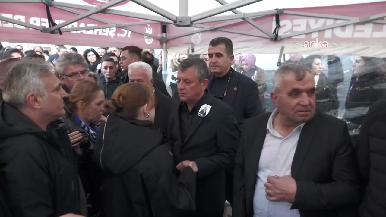 Özgür Özel, Gülşah Durbay'ın ailesiyle birlikte taziyeleri kabul etti