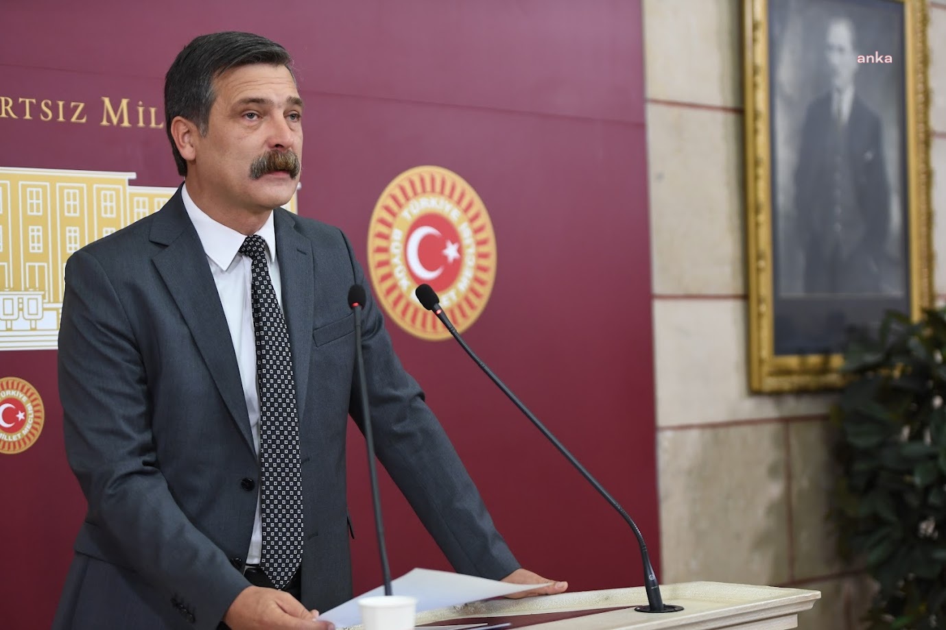 Erkan Baş'tan Yusuf Tekin'e tepki: 16 TİP'li genç ne toplantıyı engellemekle suçlanıyor, ne de kamu malına zarar vermekle