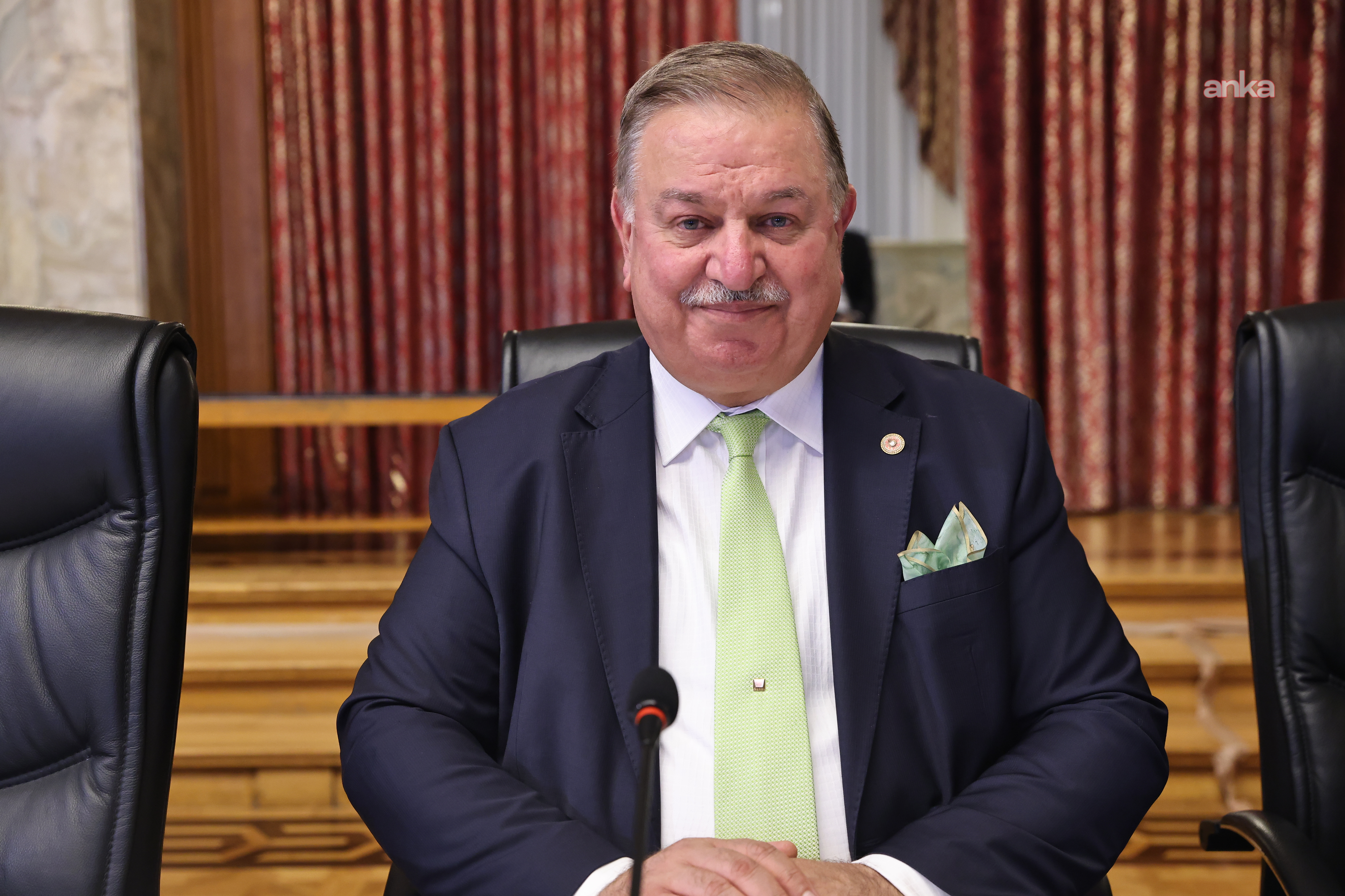 Yeniden Refah Partisi raporunu komisyona sundu: Millet ve laiklik kavramları anayasal tanıma kavuşturulmalı, yapılması düşünülen yasal düzenlemeler referanduma sunulmalı