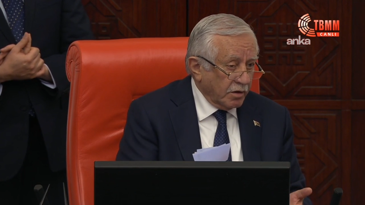 TBMM Başkanvekili Celal Adan'dan AK Partili milletvekillerine "yoklama" tepkisi: Geçen bir sefer çok ağır ifade kullanmıştım. Burada olmadığı halde bunları nasıl gönderebiliyorlar ya? Hayret. Ayıp ya