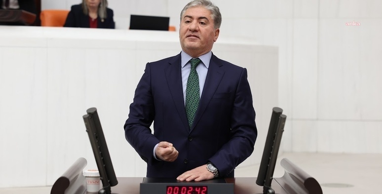 Murat Emir: Eski bir tazminat kararını öne sürerek asıl konuyu saptırmak istiyorlar ve çocuk kandırdıklarını sanıyorlar