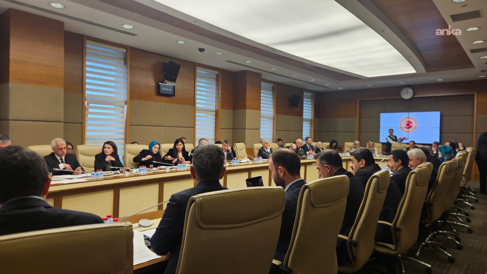 TBMM Sağlık, Aile, Çalışma ve Sosyal İşler Komisyonu...

Ahmet Eşref Fakıbaba: Aile Sağlığı Merkezi'nde çalışan doktor, ebe, hemşire gibi anne adayları bu yasadan faydalanamayacak