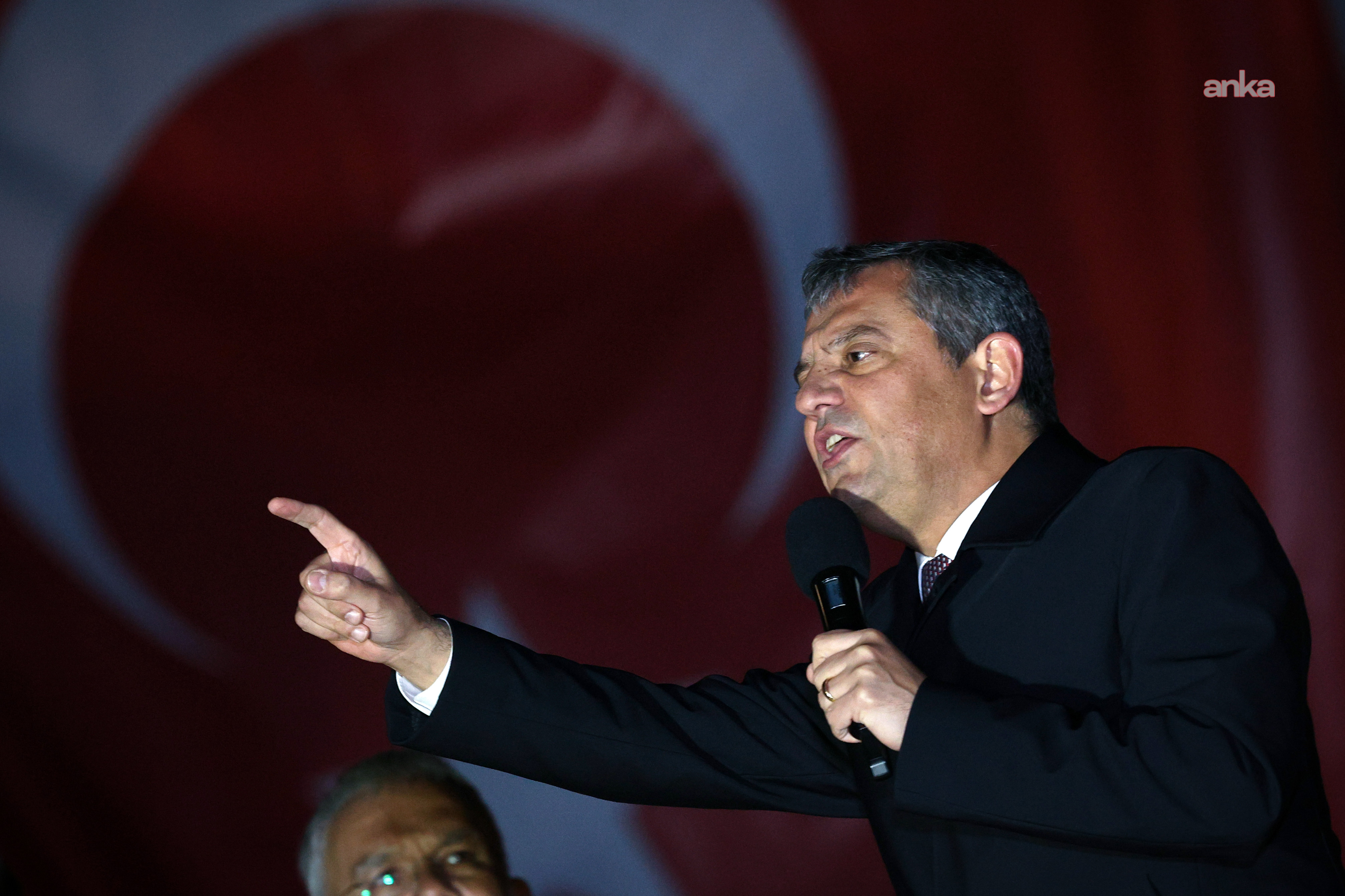 Özgür Özel'den Cumhurbaşkanı Erdoğan'a çağrı: Hakimlere, savcılara verdiğin talimattan vazgeç