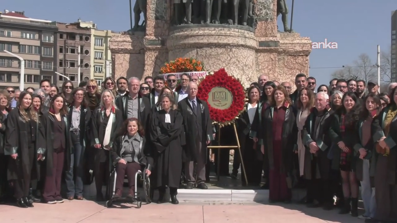 5 Nisan Avukatlar Günü ve İstanbul Barosu’nun 148’inci kuruluş yıl dönümü

Avukatlar, Taksim’deki törenin ardından baroya kadar yürüdü