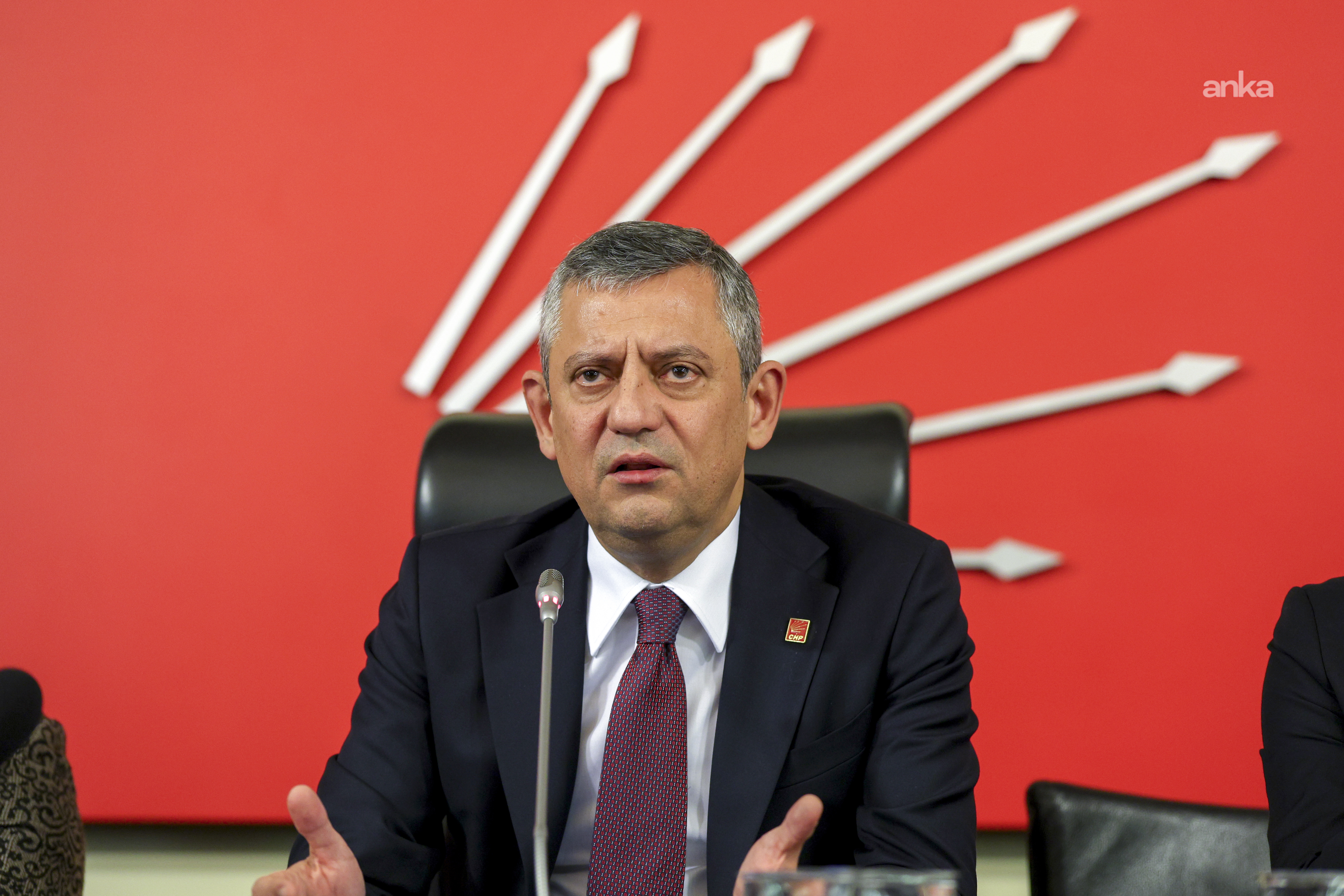 Özgür Özel, ara seçim gündemli siyasi parti turuna çıkıyor