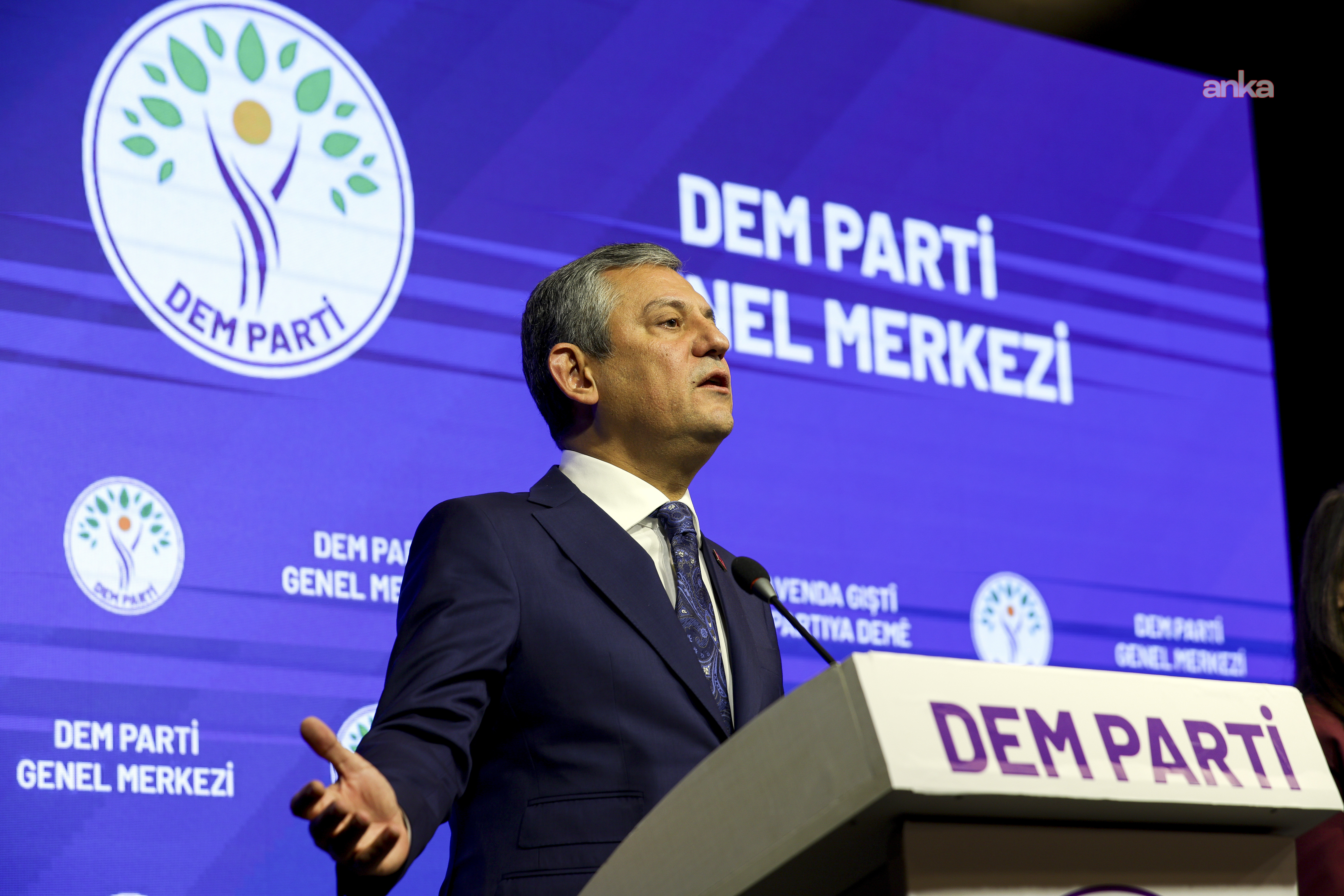 CHP-DEM Parti görüşmesi… 

Özgür Özel: Şu anda ara seçim zorunluluğu vardır ve yapılmalıdır