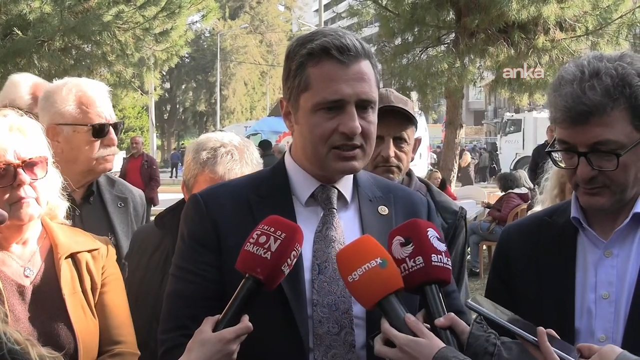 Meslek Fabrikası önünde konuşan CHP İzmir Milletvekili Deniz Yücel: Niyet, üzüm yemek değil bağcıyı dövmek ve güç gösterisinde bulunabilmek