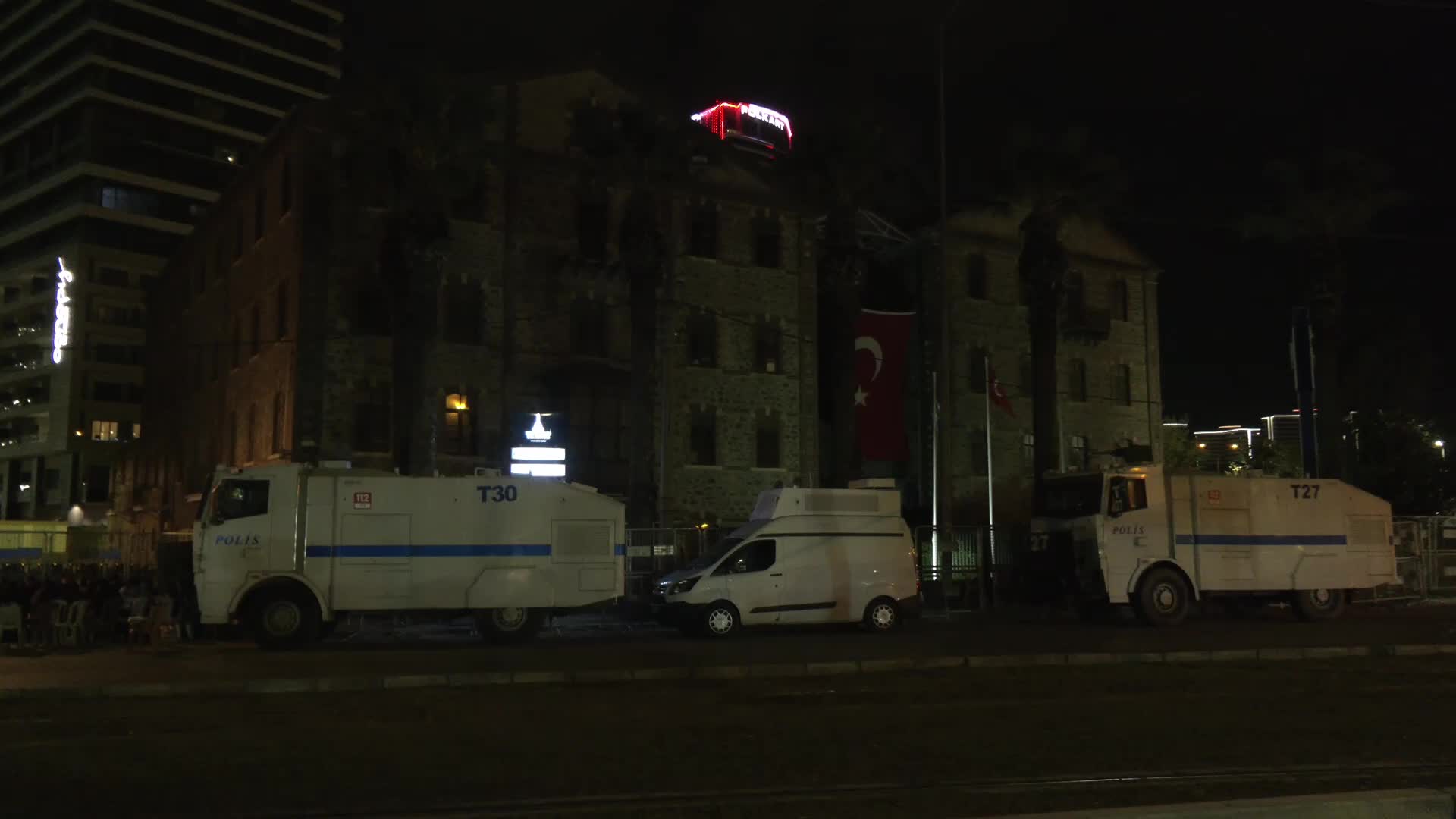 Meslek Fabrikası'nda nöbet üçüncü gece de devam etti