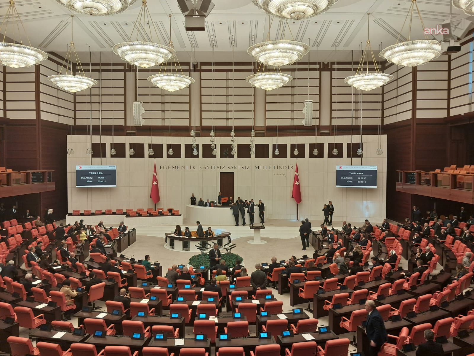 TBMM Genel Kurulu yeterli sayı olmadığı için kapandı

Doğum iznindeki kadınların da yararlanması için bu hafta çıkarılması planlanan kanun teklifi haftaya kaldı