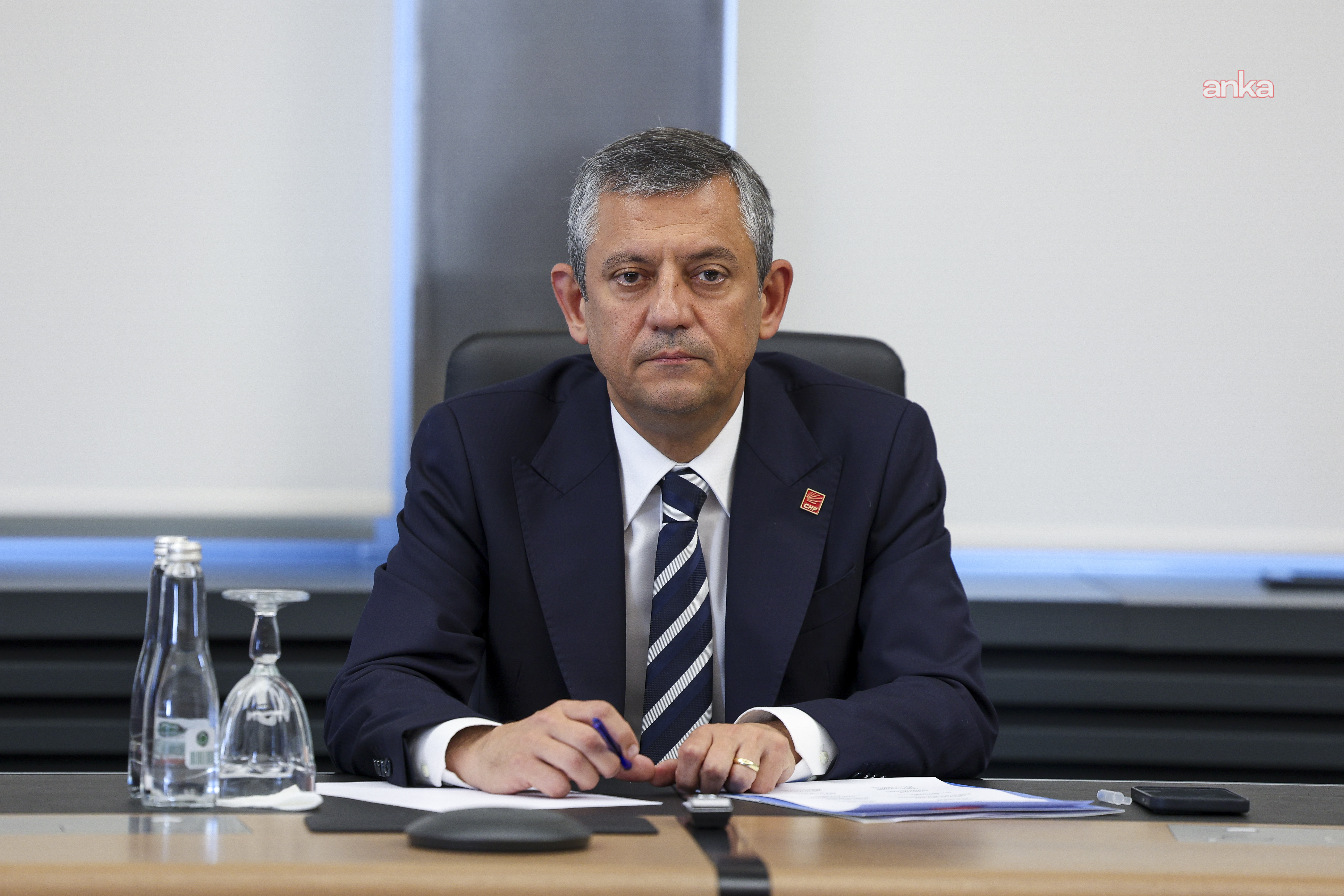 Özgür Özel'den Yalçın Küçük'ün ailesine başsağlığı telefonu