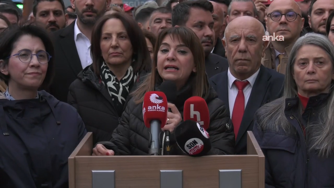 Ümit Erkol'un gözaltına alınması Ankara'da protesto edildi...

CHP'li Taşcıer: Dün boyun eğmedik, bugün de eğmiyoruz, yarın da boyun eğmeyeceğiz