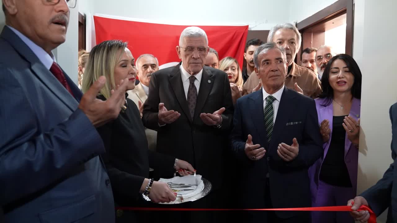 Müsavat Dervişoğlu, AVAZ Araştırma ve Strateji Merkezi'nin yeni genel merkez açılış törenine katıldı