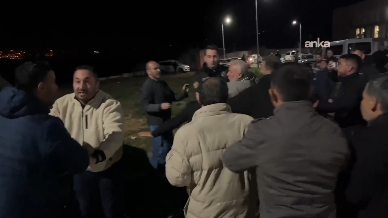 Gülistan Doku soruşturmasında adliye önünde gerginlik... 

Aygül Doku: Adliyenin önünde bize saldırıyorlar, bu cüret nereden geliyor?