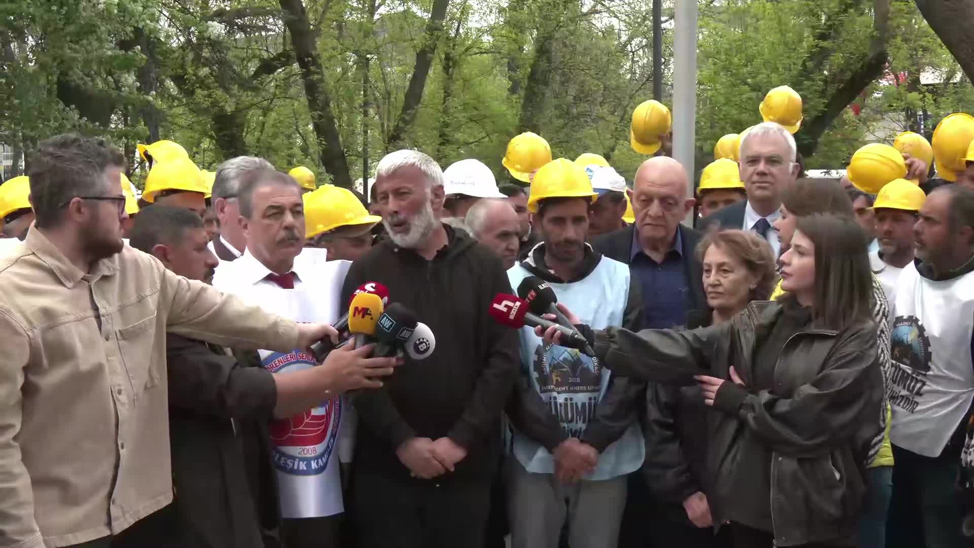 Doruk Madencilik işçileri Kurtuluş Parkı'nda

Başaran Aksu: Kıdemlerimizi, ihbarlarımızı, özlük haklarımızı bugünkü faiz oranlarıyla versinler