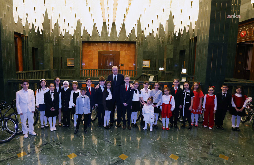 Cumhurbaşkanı Erdoğan, çocukları kabul etti