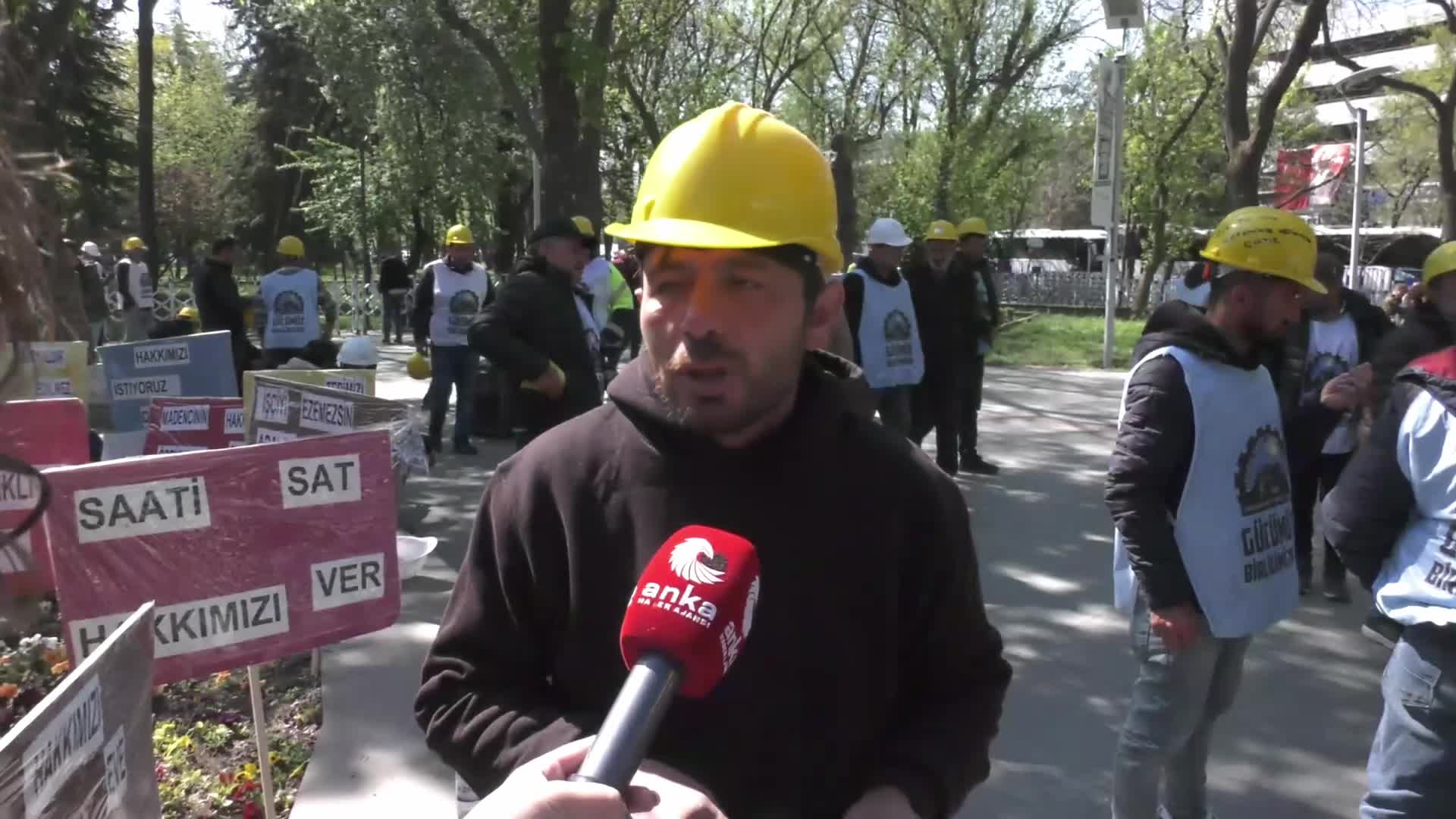 Doruk Madencilik işçileri, açlık grevinin altıncı gününde

Maden işçisi Satı Kaynak: Yedi yaşındaki oğlum Ayaş'a yürüdüğümde, 