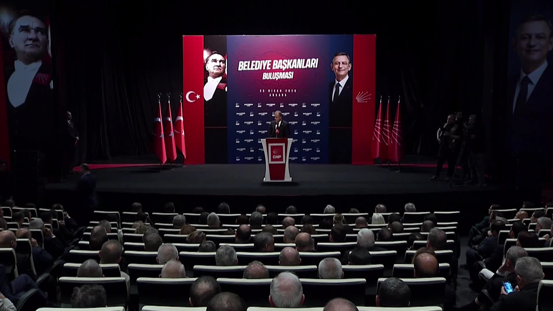 Vahap Seçer: İktidar ne yaparsa yapsın inanılmaz bir yıpranmışlığı var, bir türlü arabayı toparlayamıyor