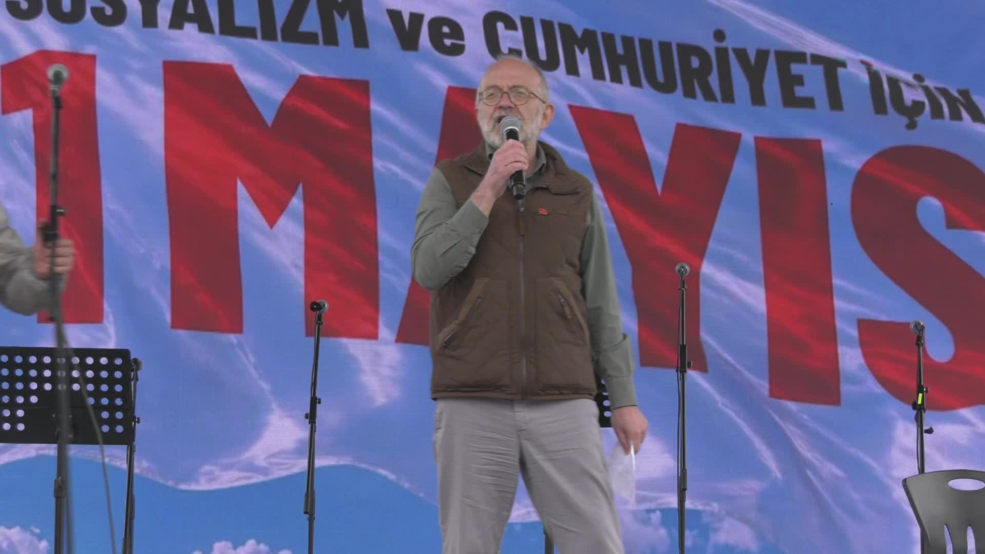 1 Mayıs Emek ve Dayanışma Günü... TKP'nin Kartal mitingi: Bu düzen yok etmedik hiçbir şey bırakmadı, madem öyle biz de bu düzeni yok edeceğiz