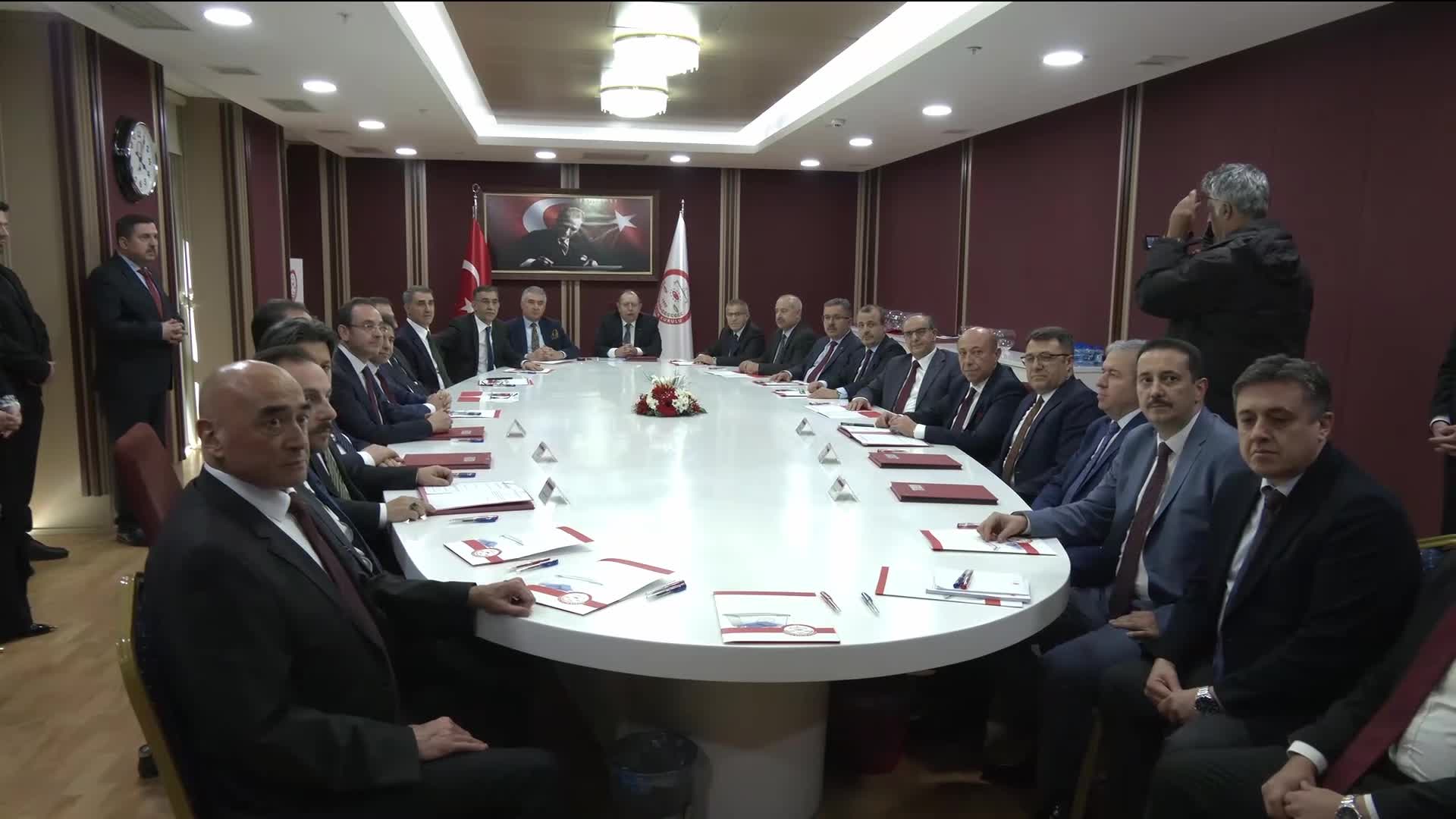 YSK Başkanı Mutta: Seçim süreçlerinin, hukuk dairesinde, şeffaf şekilde yürütülmesi için elimizden gelen gayreti sarf edeceğiz