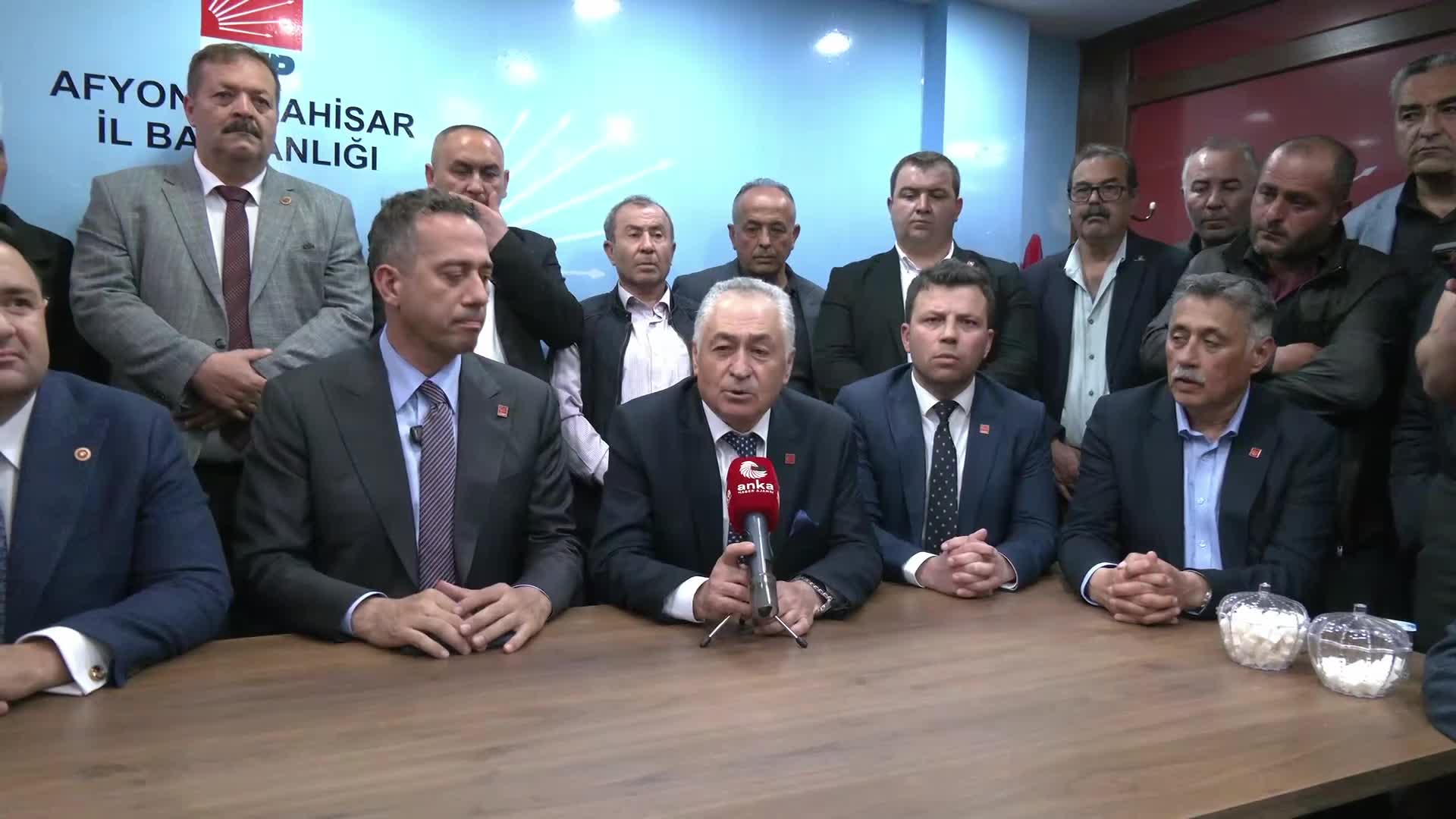 Ali Mahir Başarır: Burcu gitsin sarayda kök salsın. Biz buradayız, evimizdeyiz